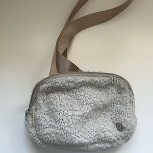 Lululemon Everywhere Fleece Belt Bag 1L